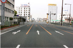 中央通り諏訪栄町交差点を直進